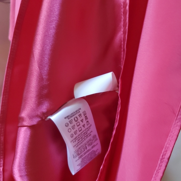 BCBG MaxAzria CERISE DEEP-V PLEATED LONG GOWN - Picture 11 of 16